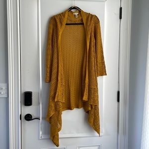 EST. 1946 gold color sweater sz 18/20W.